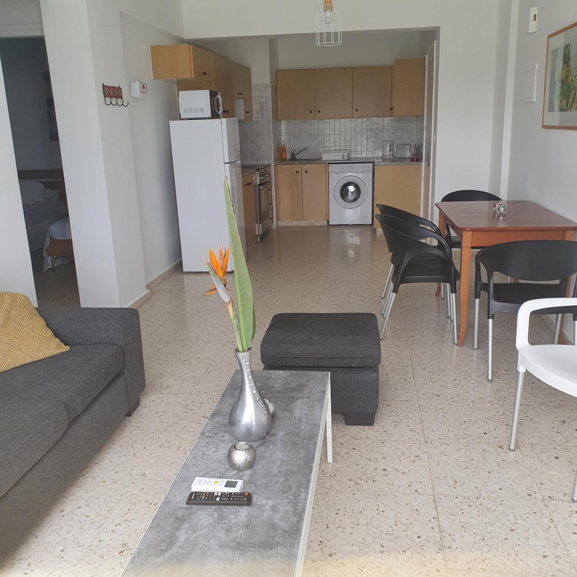 G&E Harbour Apartments Латхи Экстерьер фото